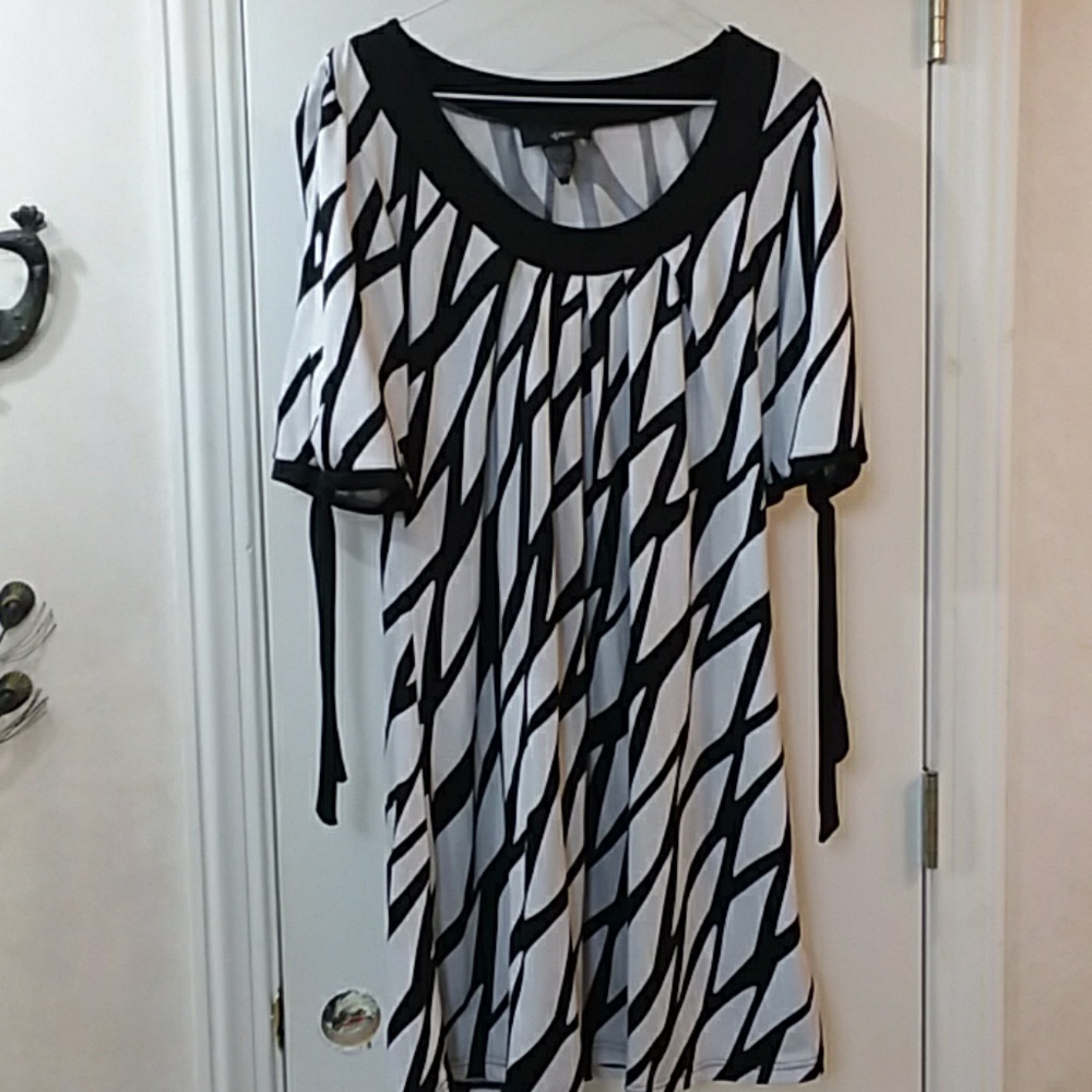 Super cute for spring black and white print dress